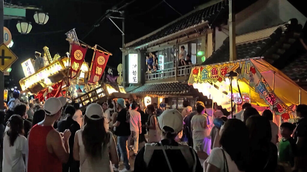 真壁祇園祭。伊勢屋旅館と新宿町の山車
